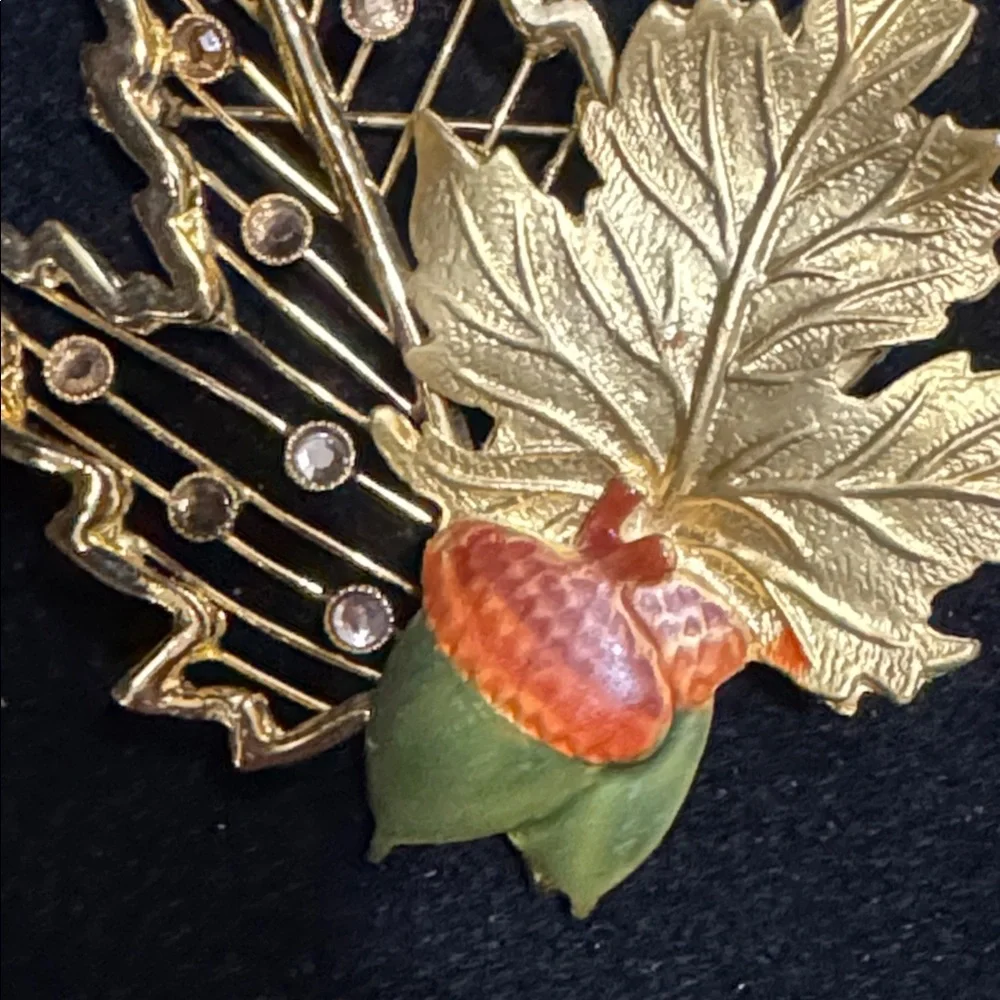 N/A elegant gold